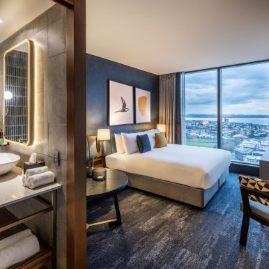 voco Auckland City Centre guestroom