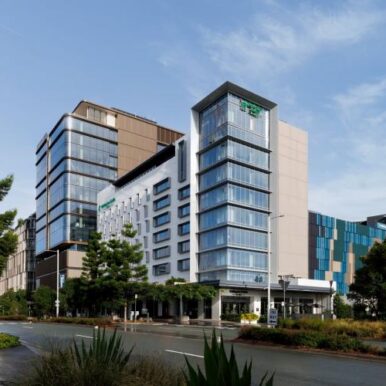 Holiday Inn & Suites, Sunshine Coast, Pro-invest Group, Rebrand